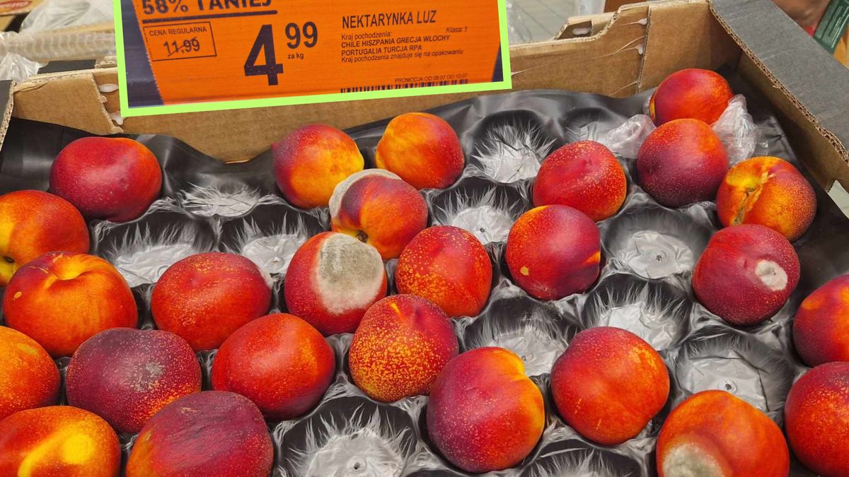 Nektarynki pokryte pleśnią