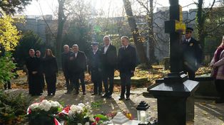 Poznań: Prezydent, marszałek i arcybiskup wspólnie zapalili znicze