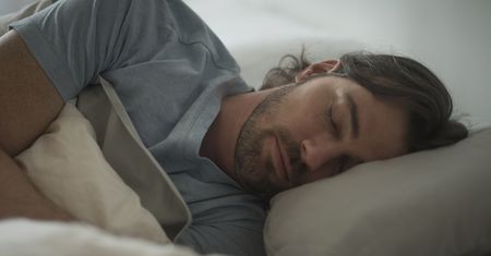 Najlepsza pozycja do snu. Korzyści są niesamowite
