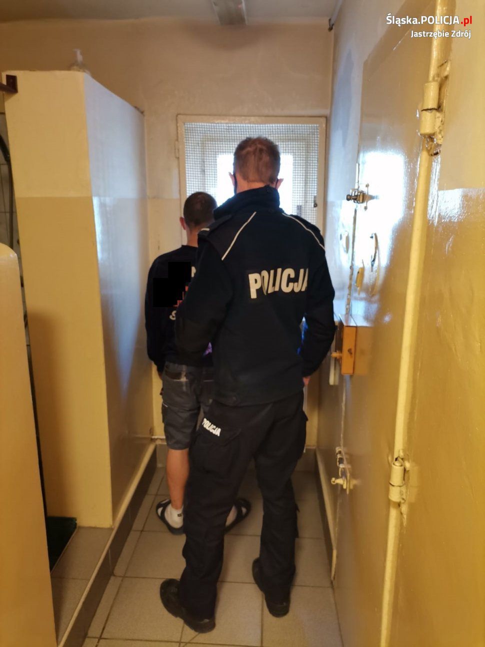 Jastrzębie Zdrój. Policjanci po pościgu zatrzymali dwóch poszukiwanych.