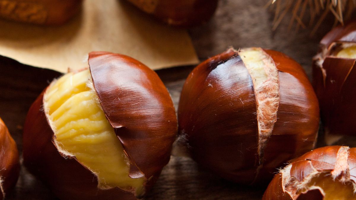 Kasztany jadalne są żółte w środku i słodkie w smaku