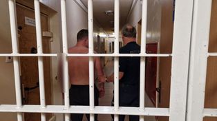 Dłutów: 35-latek zdemolował drzwi do sklepu