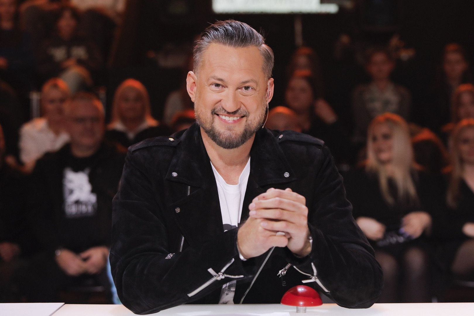 Karierę w mediach rozpoczął od pisania artykułów dla takich czasopism, jak Glamour, Przekrój czy Wprost. Był jurorem w trzeciej edycji programu Idol. W 2004 roku dołączył do Telewizji Polskiej, gdzie wspólnie z Dorotą Wellman prowadził Pytanie na śniadanie. Po trzech latach pracy w TVP popularny duet przeniósł się do TVN, w którym od kilkunastu lat są współgospodarzami programu Dzień dobry TVN.Zasłynął również jako prowadzący pierwszych czternastu edycji Mam talent! W 15. sezonie zasiadał w jury popularnego talent show. Jest także gospodarzem programu Lego Masters.