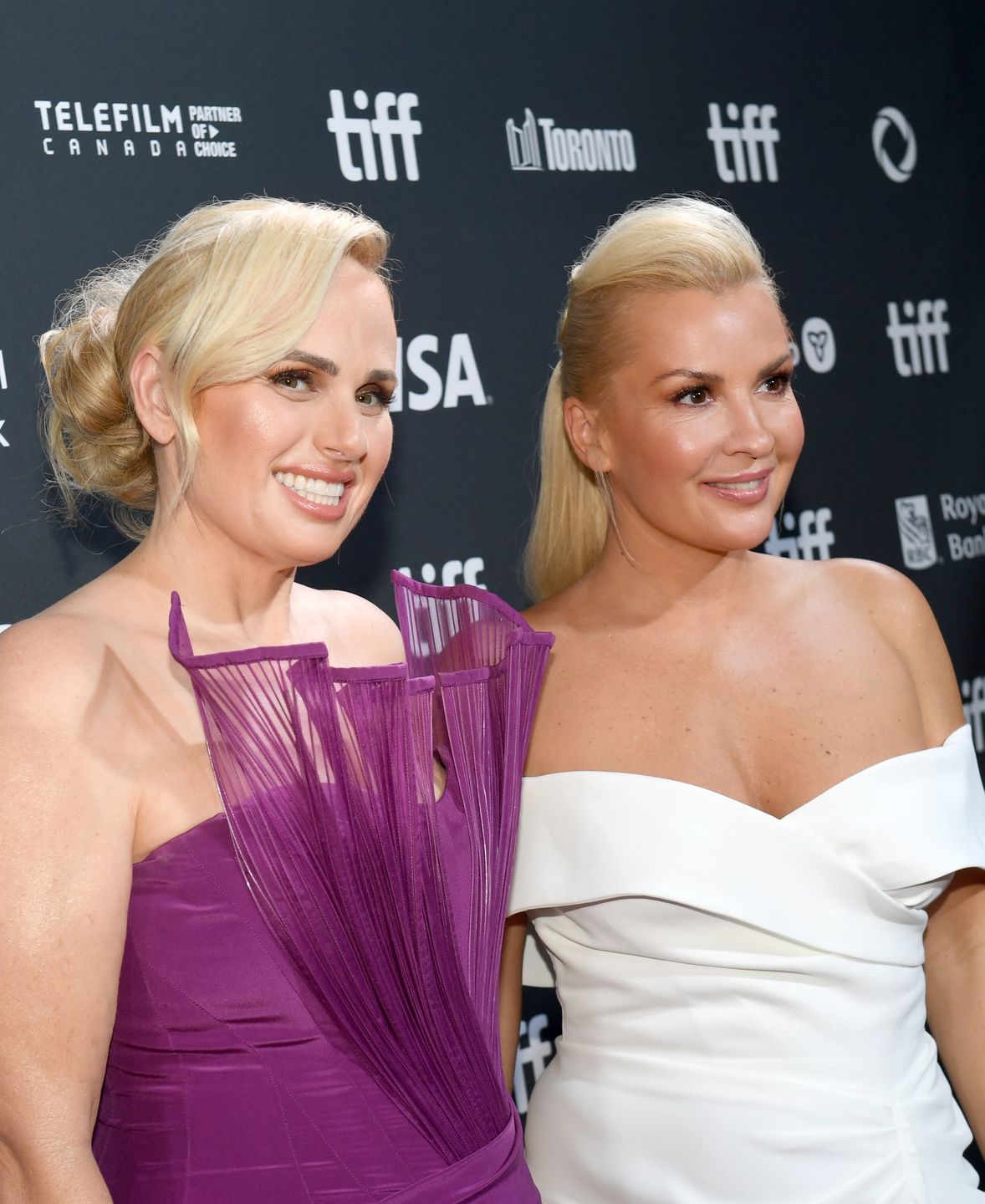 Rebel Wilson bryluje z narzeczoną na festiwalu w Toronto