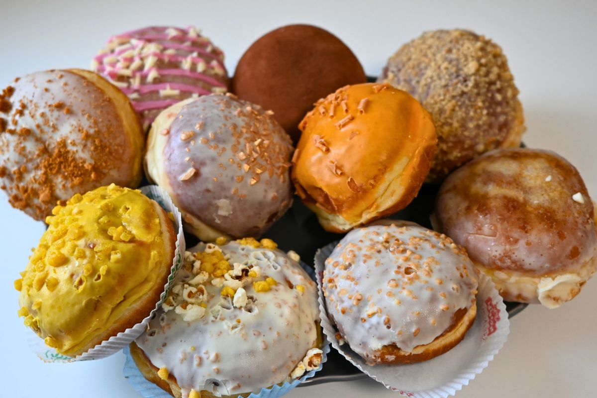 Cytryna, popcorn i tiramisu? Sprawdziliśmy najdziwniejsze pączki z marketów
