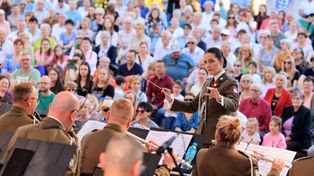 Koncert orkiestry wojskowej na zakończenie Dnia Flagi w Toruniu