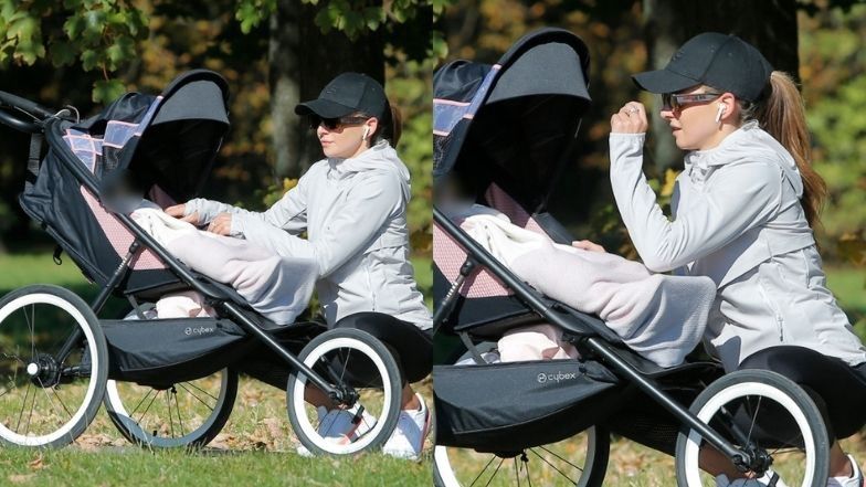 Anna Lewandowska biega po Polu  Mokotowskim z Laurą w wózku