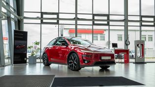 Tesla Model Y Performance wjechała do polskich salonów. "Telefony się urywają"