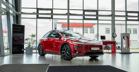 Tesla Model Y Performance wjechała do polskich salonów. "Telefony się urywają"
