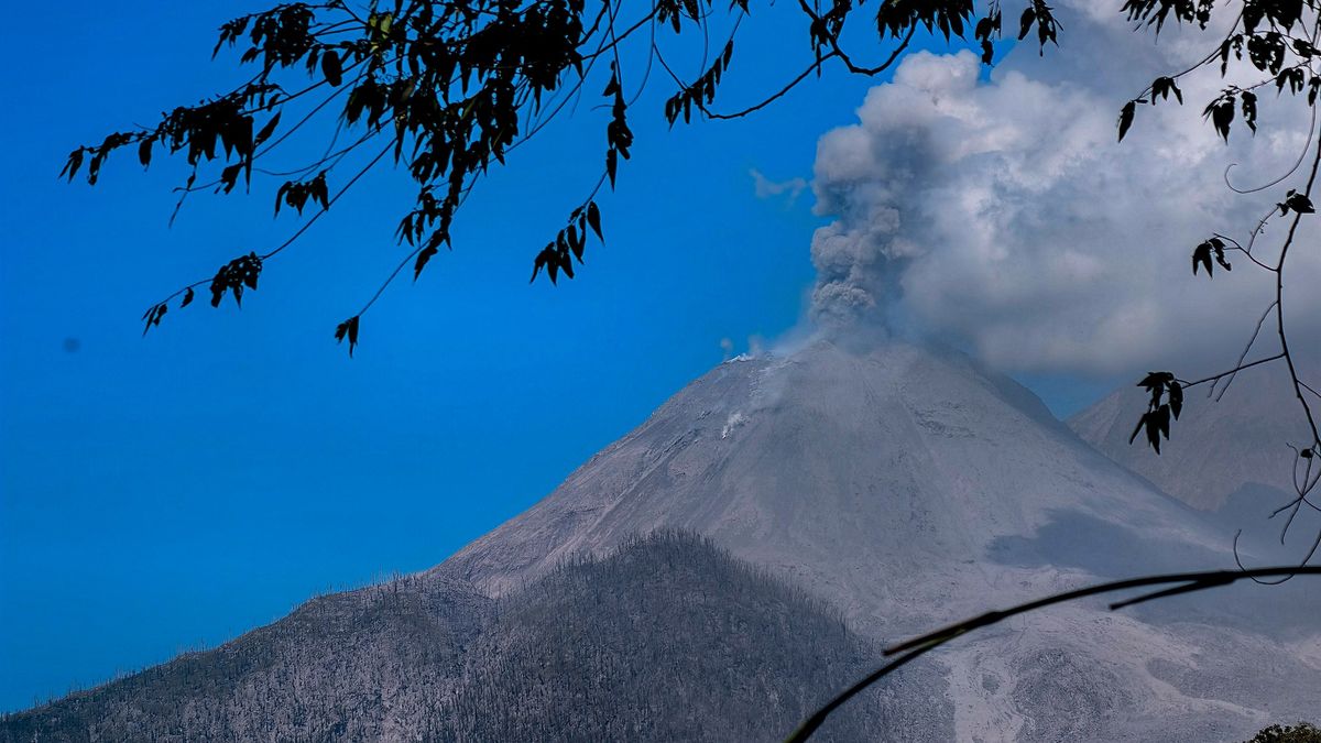 Popiół z wulkanu spadł na okoliczną wieś 