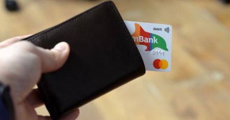 Bank "zgubił" pieniądze klientów, a teraz się tłumaczy. Lepiej sprawdź konto!