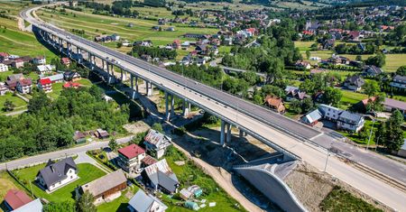 Zbudowali im drogę nad głowami. "Spodziewamy się dużej uciążliwości"