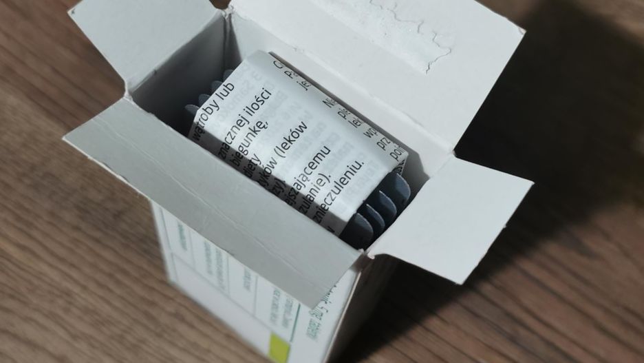 Dlaczego po otwarciu opakowania z lekiem widzimy najpierw ulotkę?