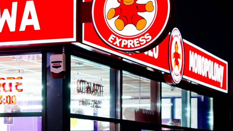 Przejęcie sieci sklepów Małpka po latach nadal budzi spore emocje