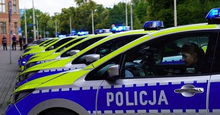 Policjanci wyruszą na patrole nowymi elektrycznymi radiowozami