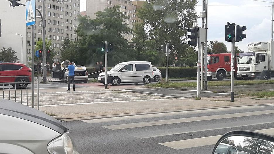 Wrocław. Sprawca chciał uciec z miejsca wypadku. Zatrzymali go przechodnie