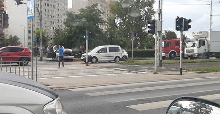 Wrocław. Sprawca chciał uciec z miejsca wypadku. Zatrzymali go przechodnie