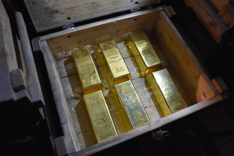 NBP ma więcej złota, ale ten zapas jest warty mniej. Ubyły prawie 2 miliardy złotych