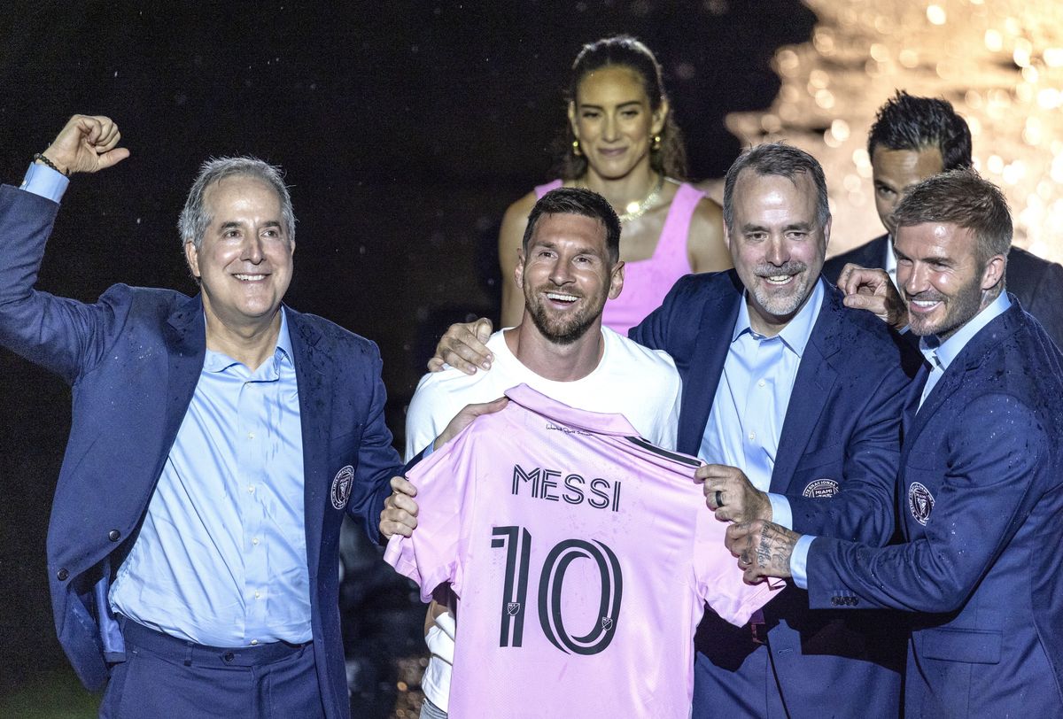 Leo Messi podpisał w sobotę 15 lipca kontrakt z klubem amerykańskiej Major League Soccer do końca 2025 r.