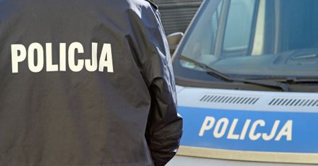Kłótnia małżeńska. Żona rzuciła się pod samochód męża