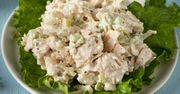 Biała sałatka jest idealna na niedzielę. Nazwa mówi sama za siebie