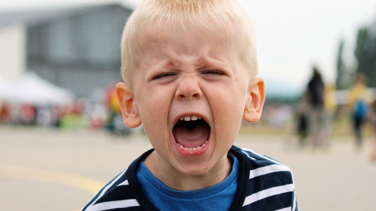 Krzyczący chłopczyk