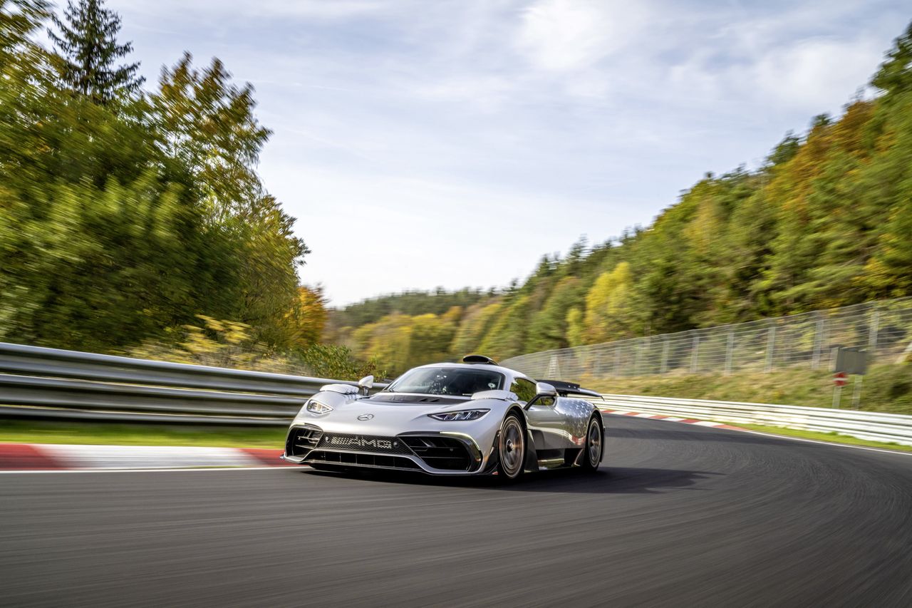 Mercedes-AMG One najszybszym autem drogowym. Konkurentów rozniósł w pył