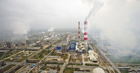 Gigant zaciska pasa. Zawiesza wypłaty nagród i premii