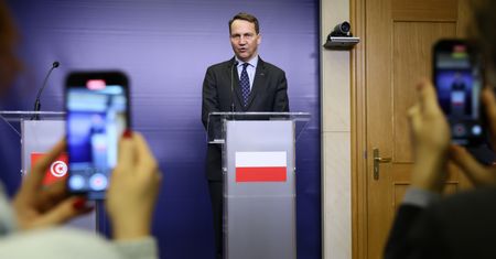 Rosja przekieruje siły? Sikorski komentuje wydarzenia w Syrii