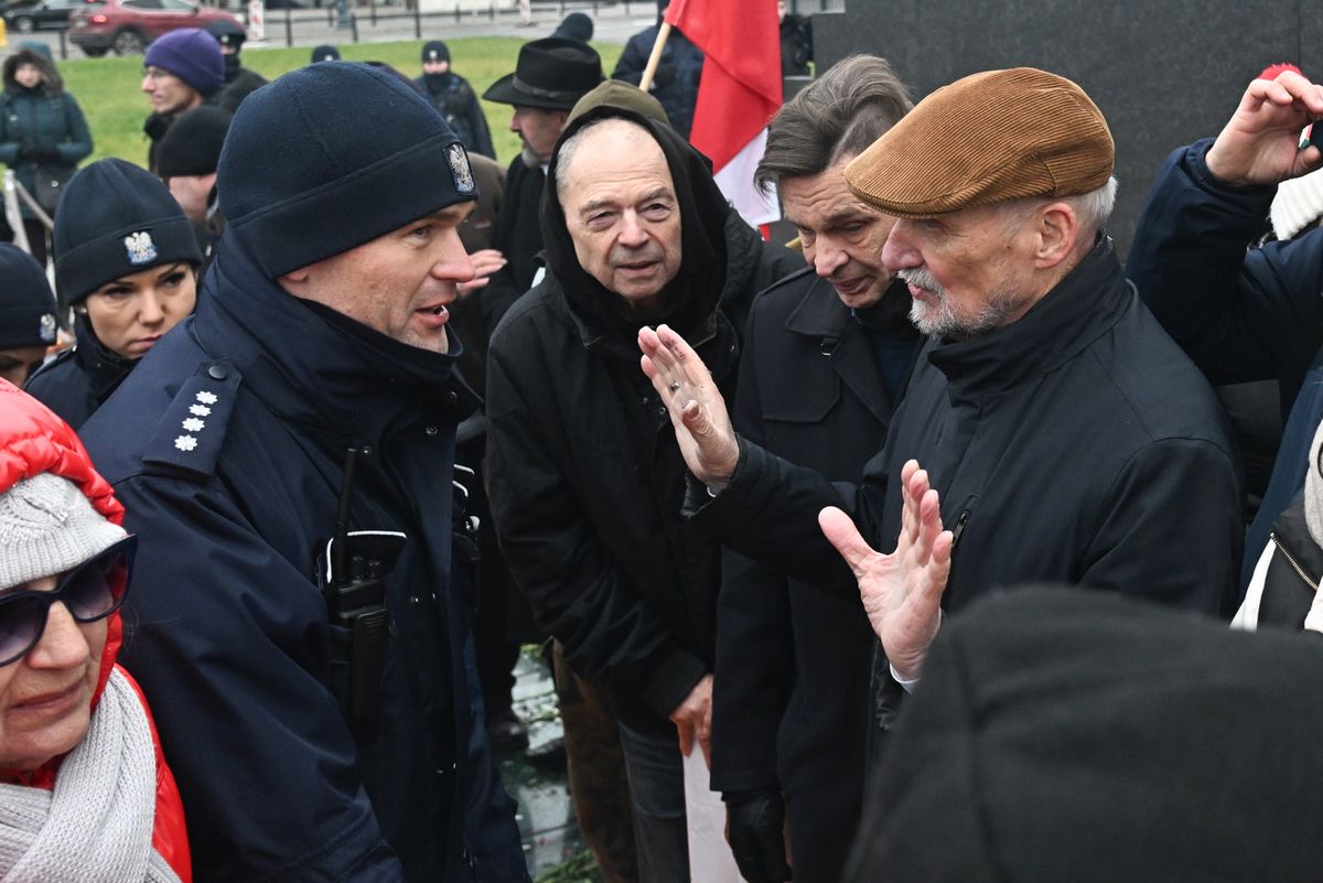 antoni macierewicz, Jarosław Kaczyński, borys budka, katastrofa smoleńska Zatrzymanie Macierewicza. Politycy PiS zachowują się jak święte krowy