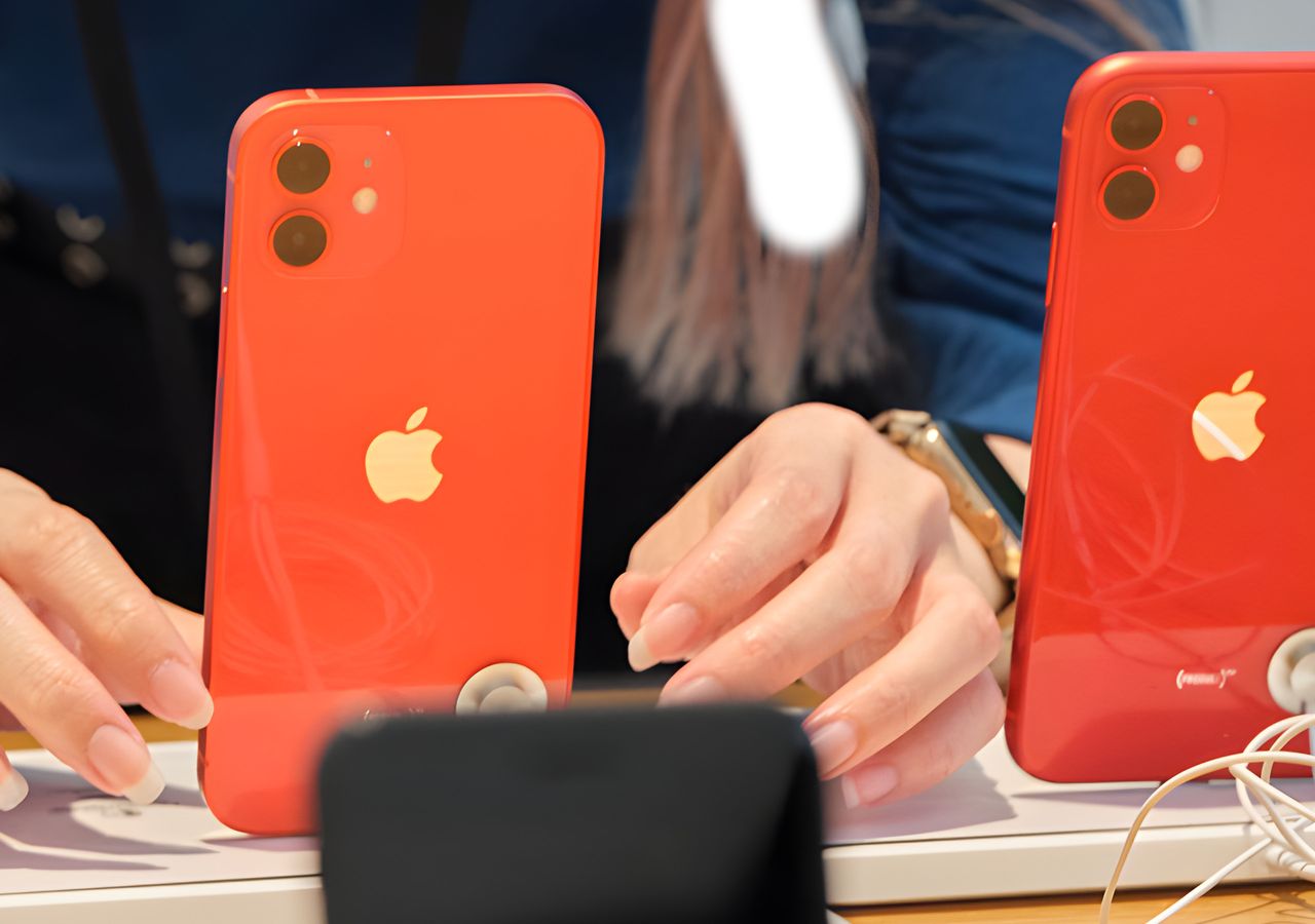 Żaden smartfon nie dorównuje popularnością iPhone'owi 12