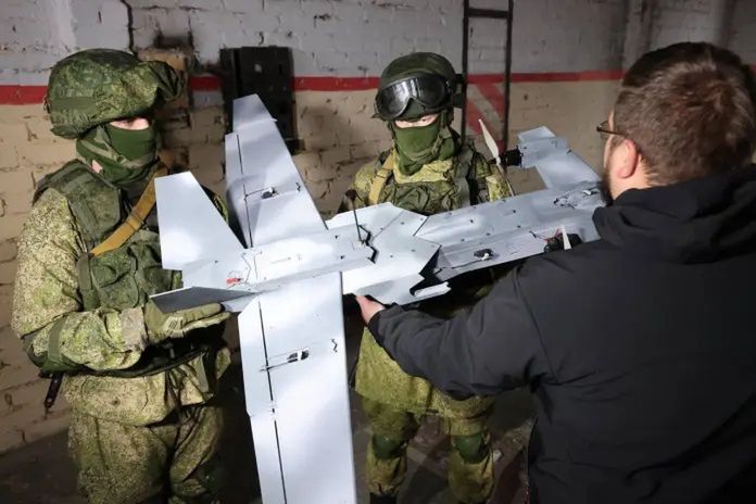 Tajemniczy dron w układzie kaczki znaleziony przez Ukraińców