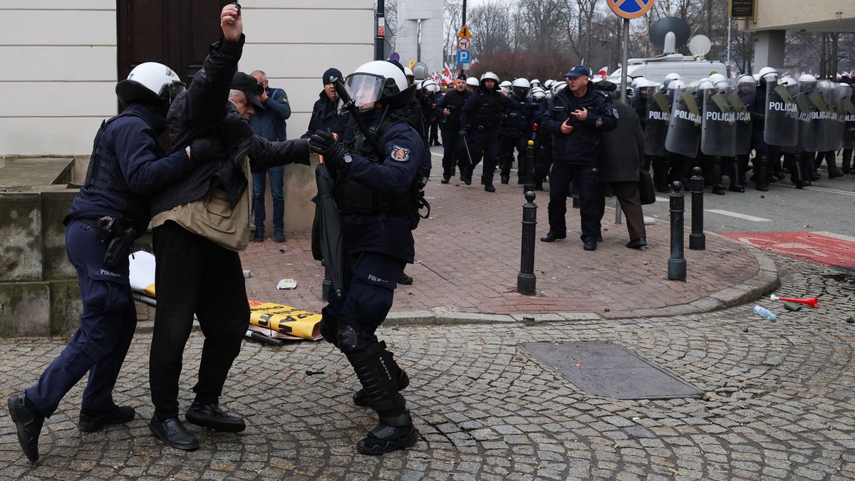 Protest w okolicach Sejmu