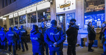 Warszawa. Właściciel pubu przy Parkingowej z czterema zarzutami