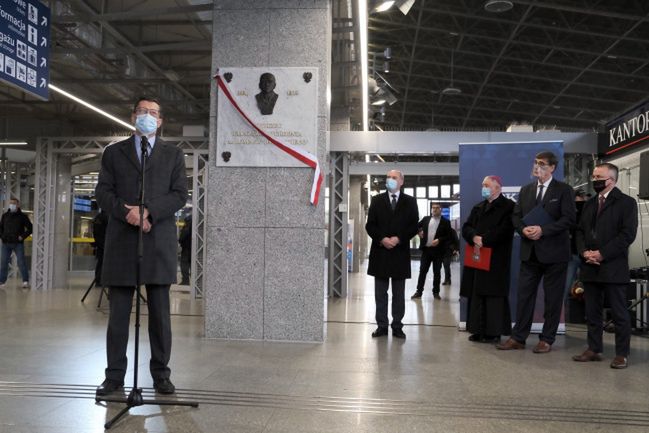 Warszawa. Uroczystość nadania Dworcowi Wschodniemu imienia Romana Dmowskiego