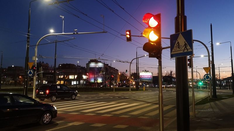 rondo lubelskiego lipca 80 sygnalizacja świetlna samochody światła czerwone światło