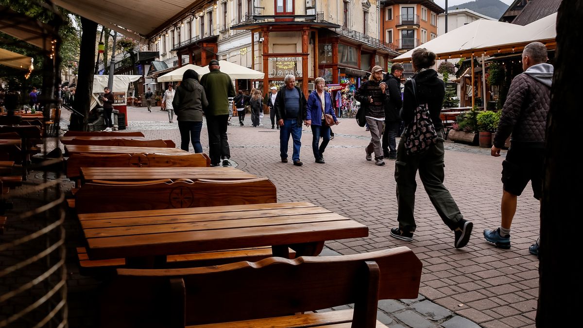 People in warm jackets walk on a landmark Krupowki Street as outdoor restaurants are empty in the center of Zakopane, a popular Tatra mountain holiday resort as Autumn cold weather starts in Southern Poland on September 17, 2024. As school holidays finished many elderly people and pensioners occupy the resort. (Photo by Dominika Zarzycka/NurPhoto via Getty Images)