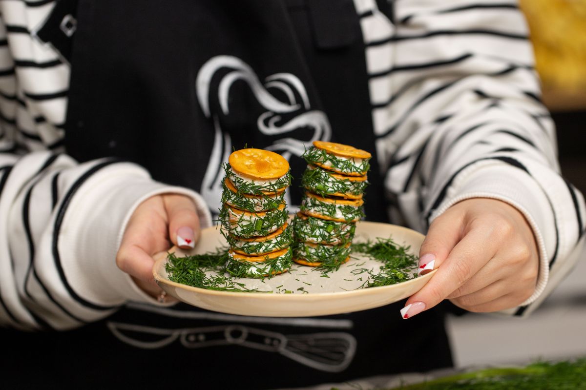 Mini kanapeczki z łososiem robię w 10 minut. Wszyscy się nimi zajadają