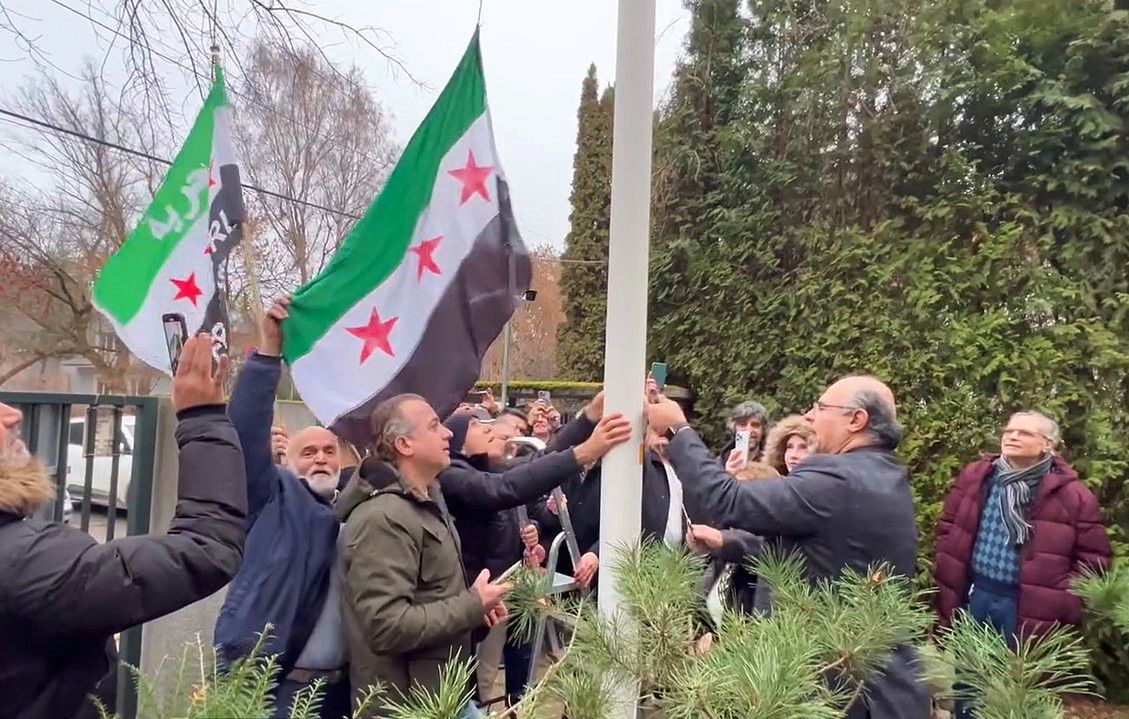 Ambasada Syrii w Polsce wywiesza flagę rewolucji