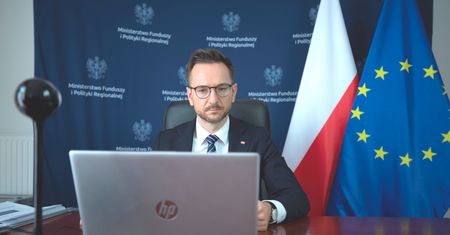 Krajowy Plan Odbudowy. Minister wyjaśnia, dlaczego premier będzie rozmawiał z lewicą, a nie z KO