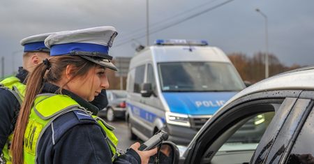 Prawo jazdy od 17. roku życia? Polacy są na "tak", ale dość nieśmiało
