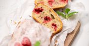 Mięciutka i delikatna babka z dodatkiem popularnego napoju. Idealna na ciepłe popołudnie
