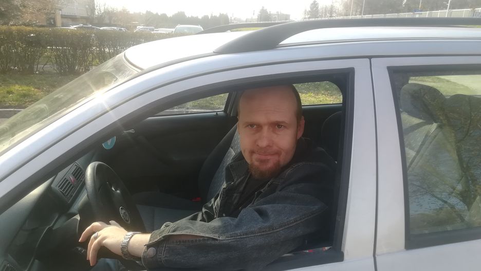 Dziennikarz Wirtualnej Polski Tomek Bodył sprawdzał, jak wygląda praca w firmach typu Bolt czy Uber.