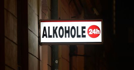 Zakaz sprzedaży alkoholu w Krakowie. Ratusz proponuje trzy warianty prohibicji