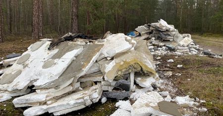 "Spójrzcie tylko na to". Straż leśna szuka sprawcy