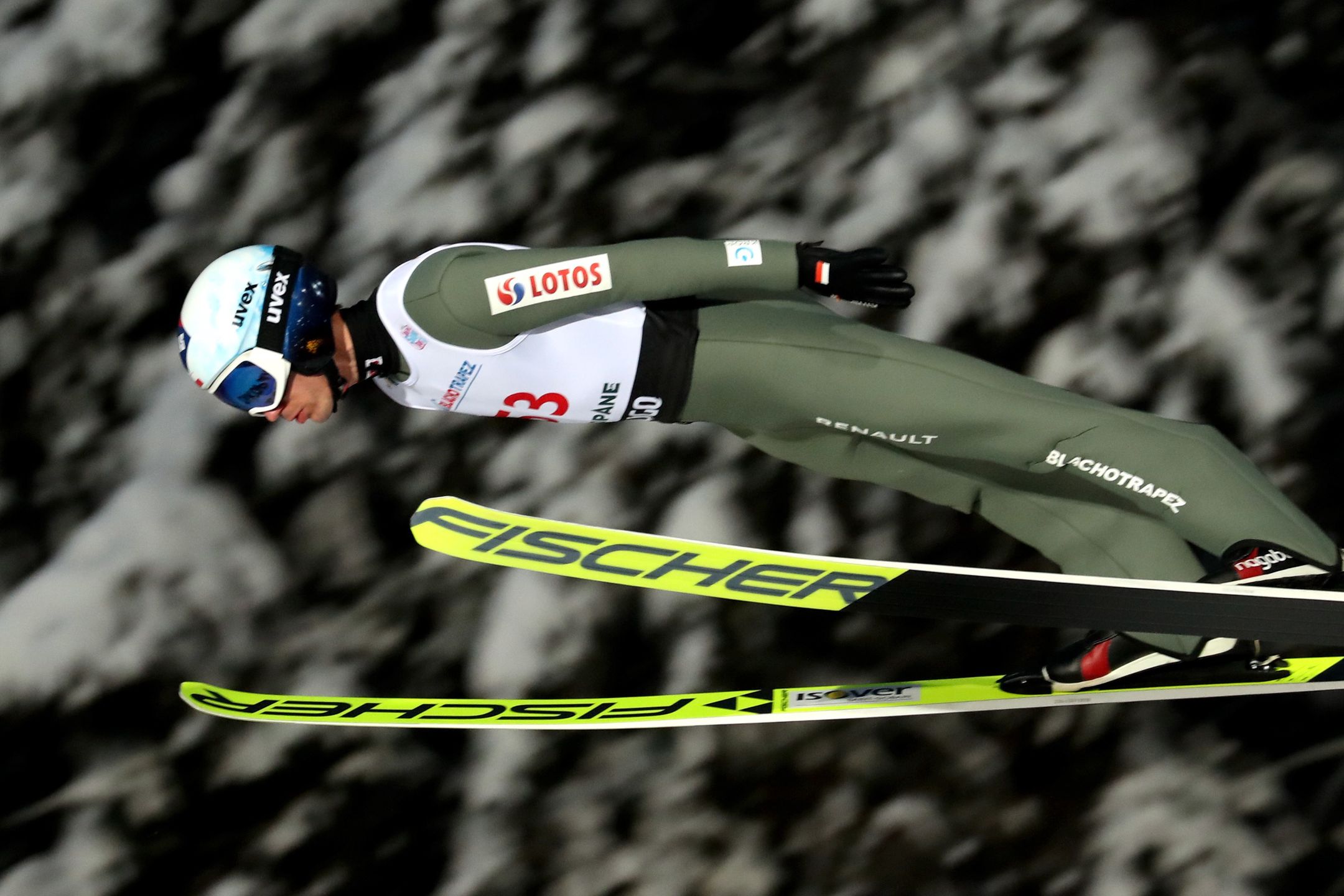 Zakopane, 12.02.2021. Polak Kamil Stoch podczas kwalifikacji do konkursu indywidualnego zawodów Pucharu Świata w skokach narciarskich sezonu 2020/2021, na obiekcie "Wielka Krokiew", 12 bm. (paw) PAP/Grzegorz Momot