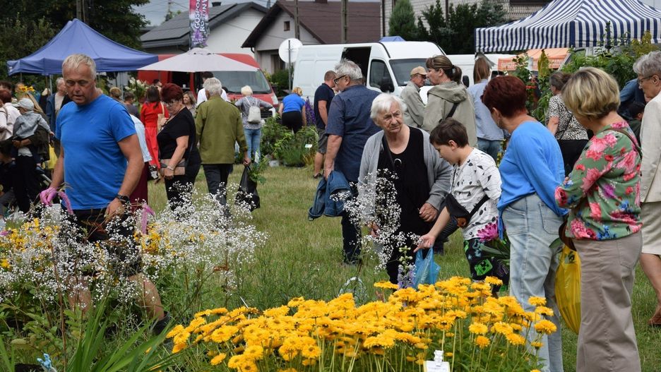 Święto Kwiatów i Muzyki w Zduńskiej Woli Karsznicach wypełnione zapachem i kolorami