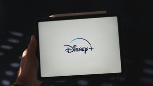 Disney+ zaskoczyło detektywistycznym thrillerem sci-fi. Wszystkie 10 odcinków już dostępne