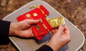 Złoto tanieje na potęgę. Do pęknięcia bańki wciąż daleko