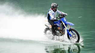Nowy rekord Guinnessa. Motocykl przejechał ponad 40 km po wodzie